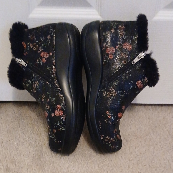 Alegria Meri- Slip Resistant Cozy Black Floral Winter Boots - Picture 3 of 7